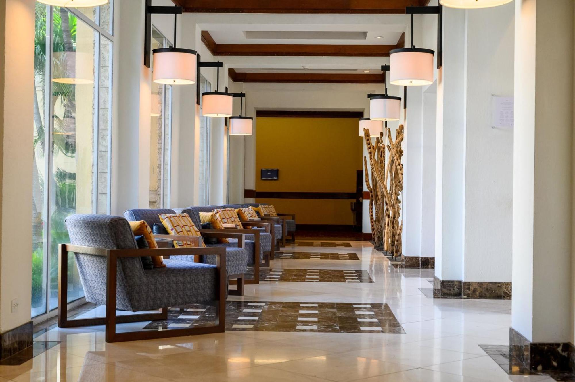 Отель Real Intercontinental Metrocentro Managua By Ihg Экстерьер фото